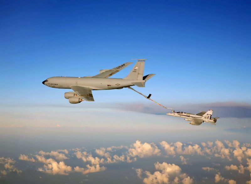 KC-135空中加油机（美国波音公司研制的大型空中加油机）