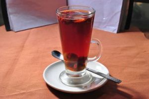 桂圆红枣茶（干红枣、桂圆肉、冰糖蜂蜜等材料制成的饮品）