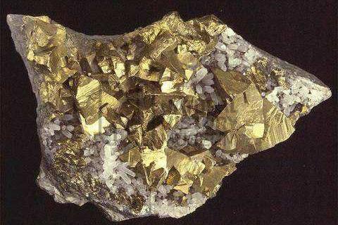 黄铜矿（硫化物矿物）