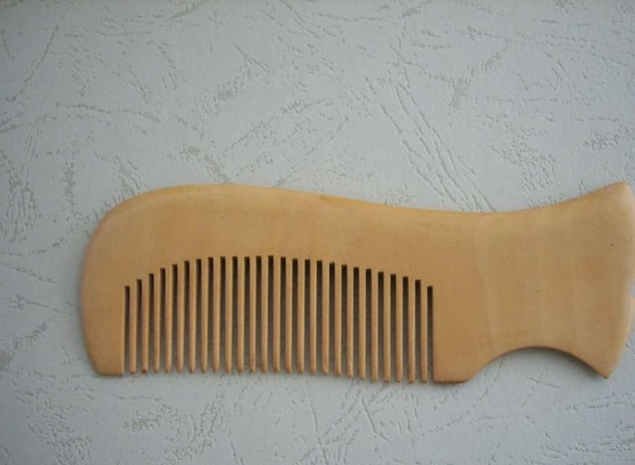 木梳（木材所制的梳理头发的工具）