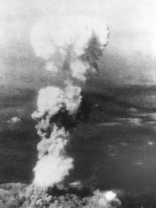 广岛市原子弹爆炸（1945年8月6日美国空军在广岛投掷核武）