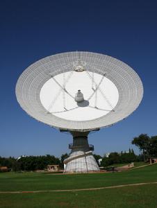 射电望远镜（主要接收天体射电波段辐射的望远镜）