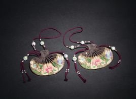 绣荷包（中国传统民间工艺）