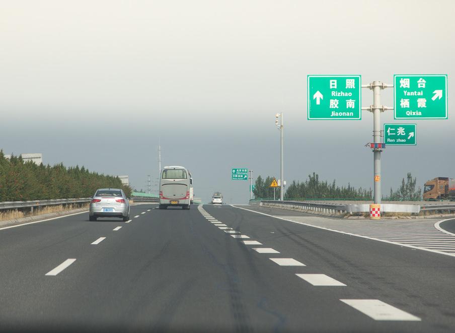 青银高速公路（青岛市至银川市的高速公路）