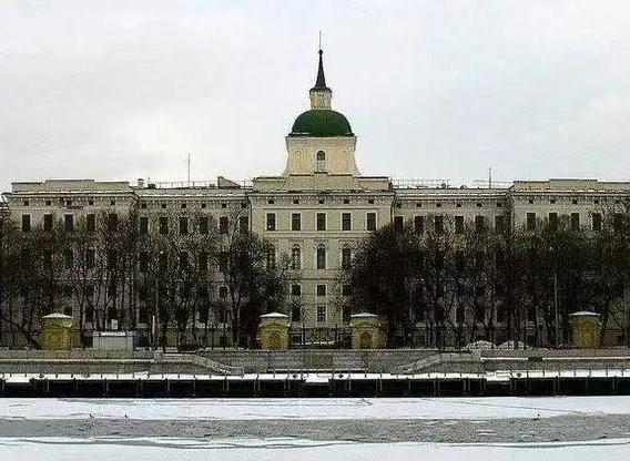 伏龙芝军事学院（苏联培养诸兵种合成军队军官的高等军事院校）