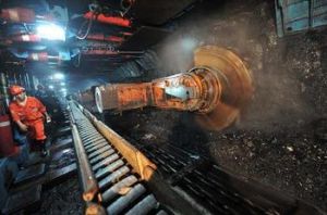 采煤机（实现煤矿生产机械化和现代化的重要设备）