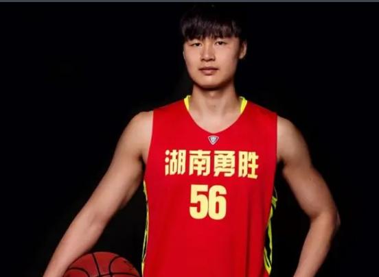彭嘉欣（第14届中国大学篮球联赛队员）