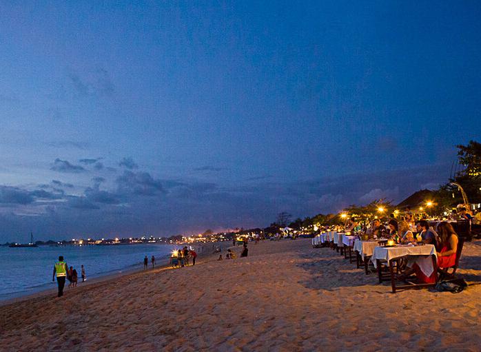 金巴兰海滩（巴厘岛著名景点）