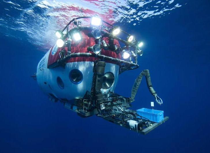载人潜水器（高科技潜水装置）