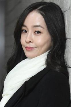 尹雪喜（韩国女演员）