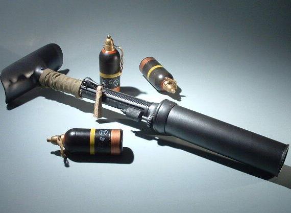 掷弹筒（发射炮弹的小型武器）