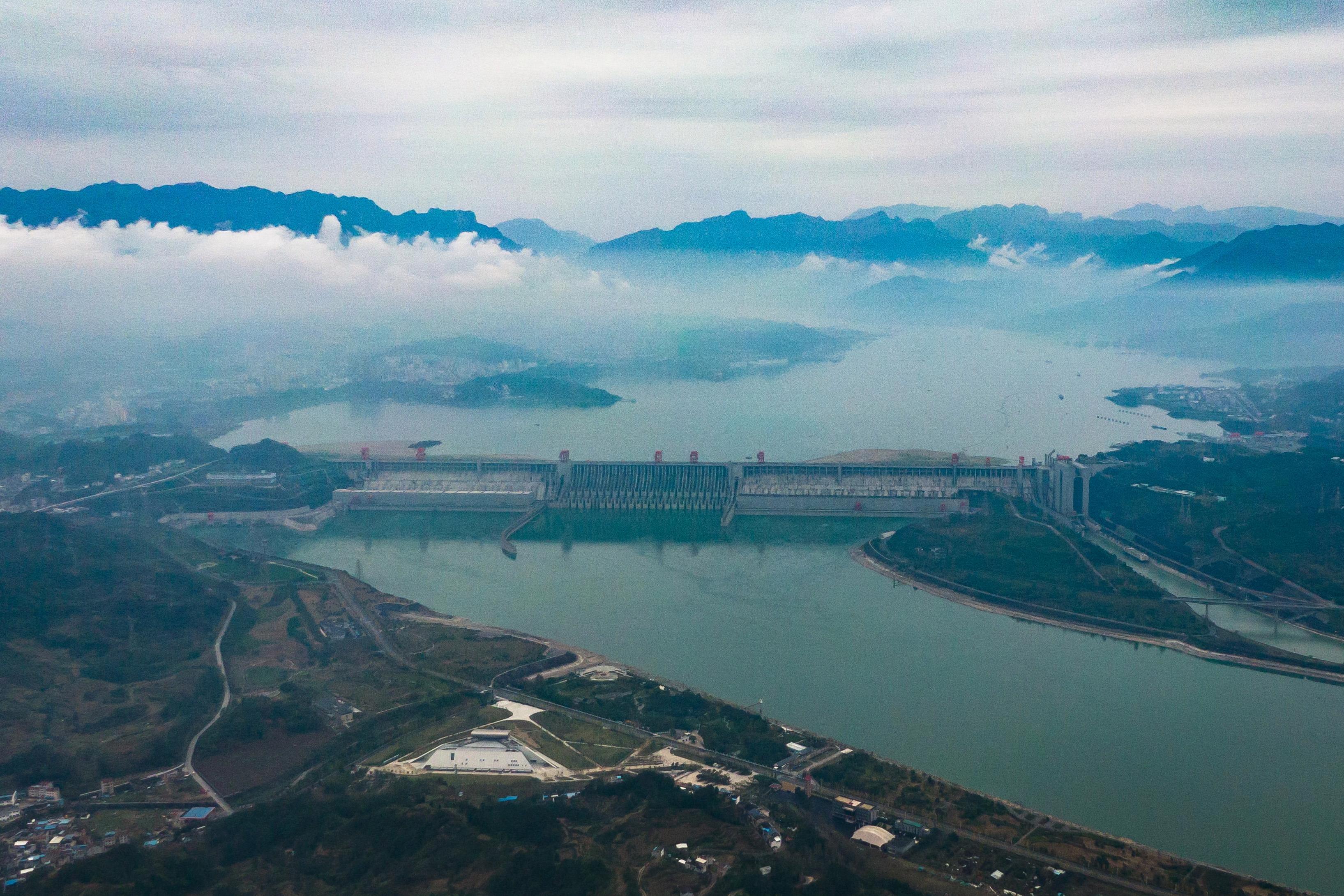 长江三峡水利枢纽工程（中国长江中上游段建设的大型水利工程项目）