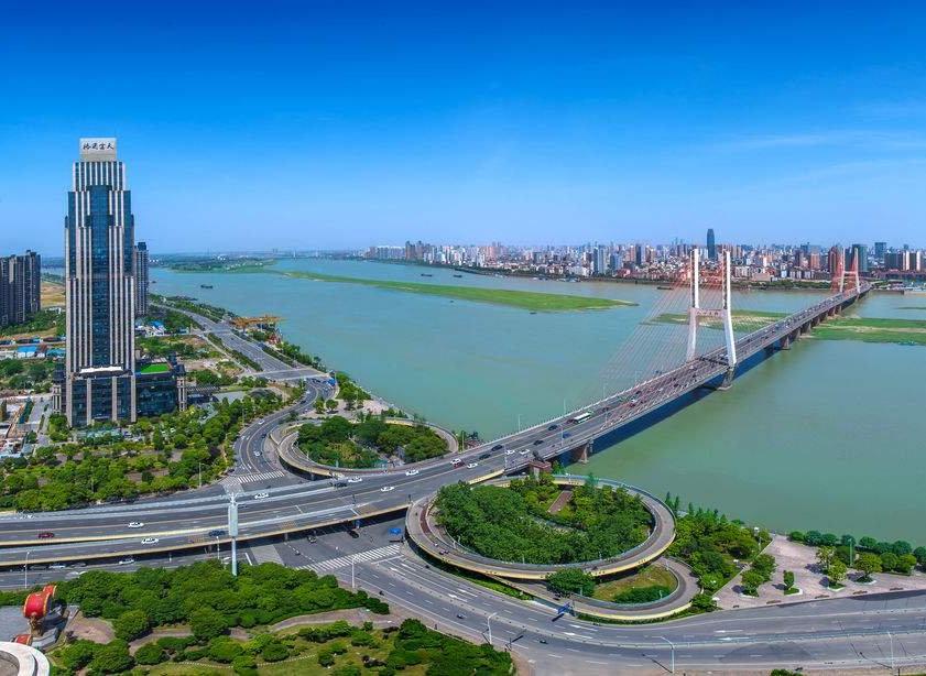 南昌大桥（中国第一座双层立体分流城市公路大桥）