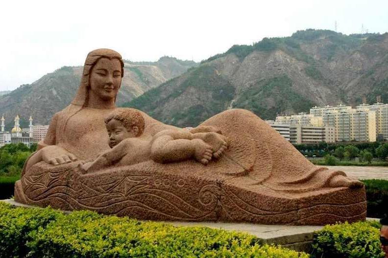 黄河母亲（兰州市黄河南岸的石质雕塑）